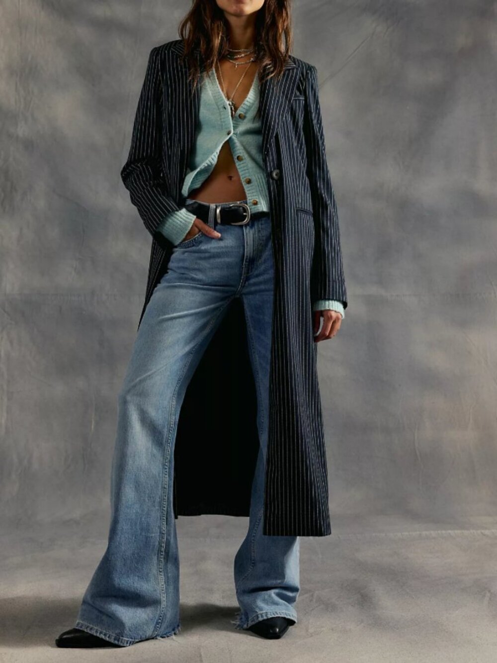 NWT Free People West Coast Relaxed Flare Jeans in Dodger Short - Picture 4 of 7